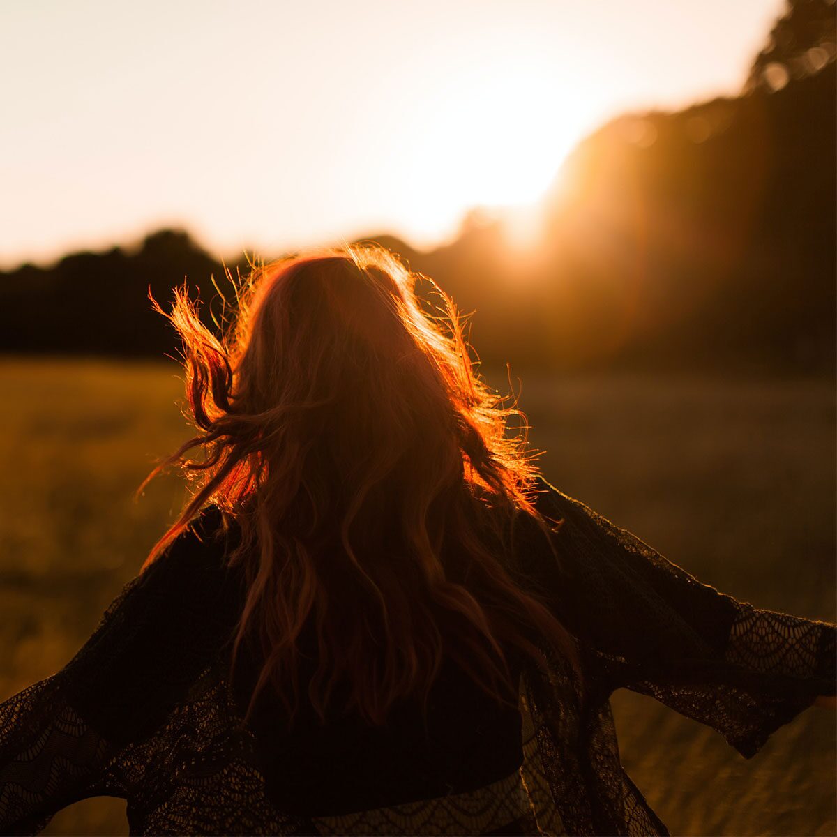 Back-of-Woman-Sunrise